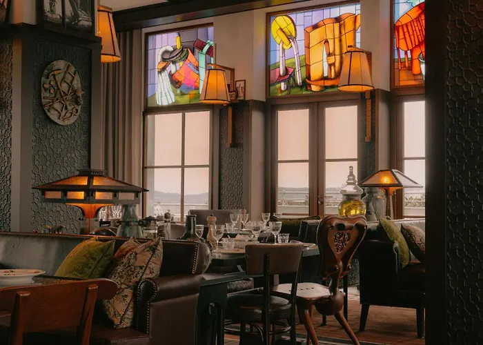 Maison Heler Metz, Curio Collection By Hilton Мец