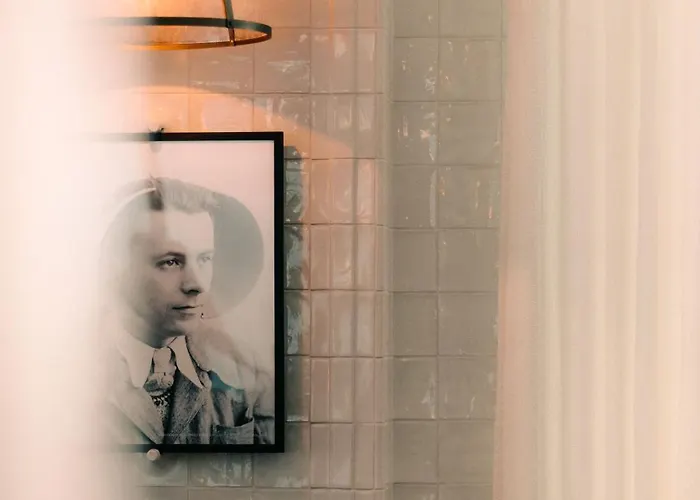 Maison Heler Metz, Curio Collection By Hilton