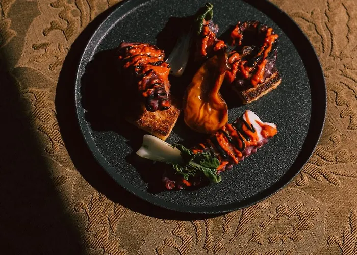 Maison Heler Metz, Curio Collection By Hilton Metz