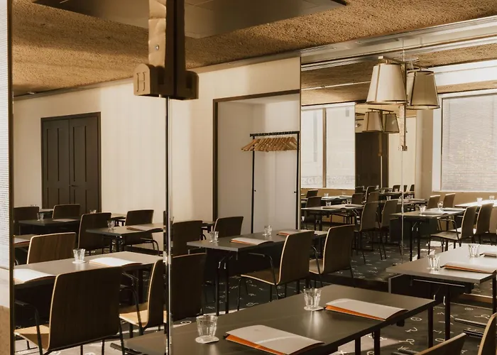 Maison Heler Metz, Curio Collection By Hilton Metz