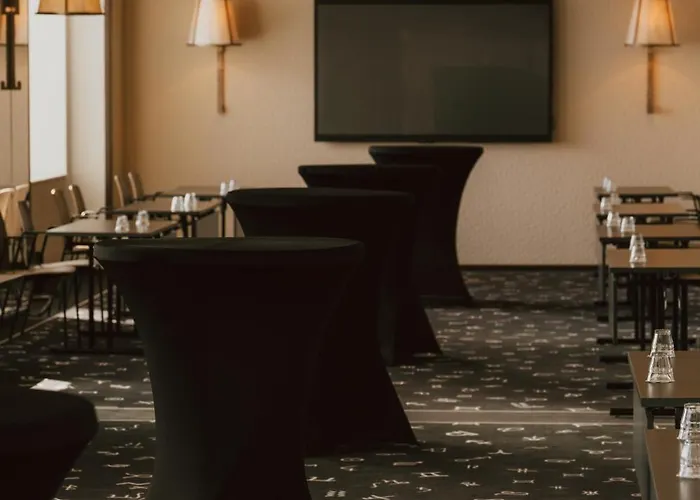 Maison Heler Metz, Curio Collection By Hilton