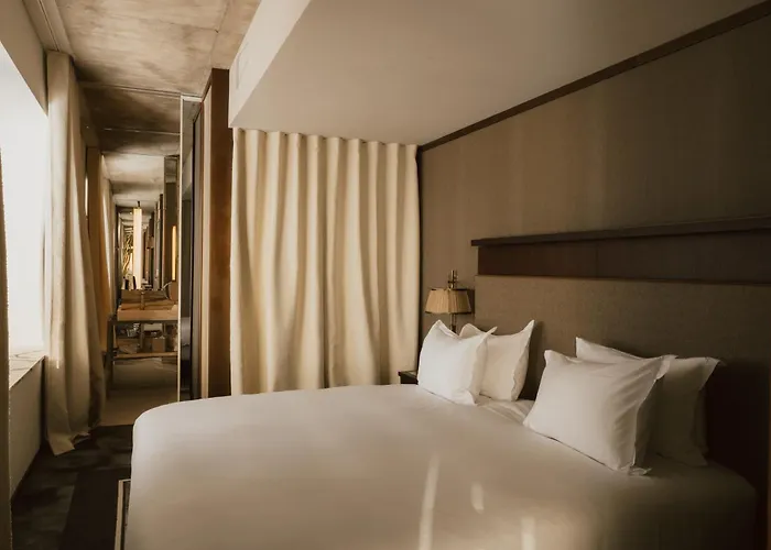 Maison Heler Metz, Curio Collection By Hilton Mety