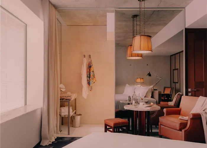 Maison Heler Metz, Curio Collection By Hilton Metz